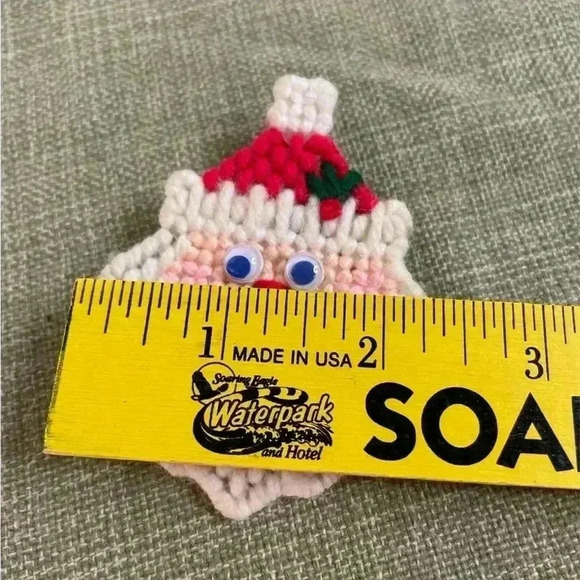 Vintage Homemade Needlepoint Santa Excellent Condition Brooch - Picture 5 of 5